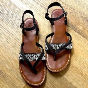 Size 9.5 Toms sandals, black with white details